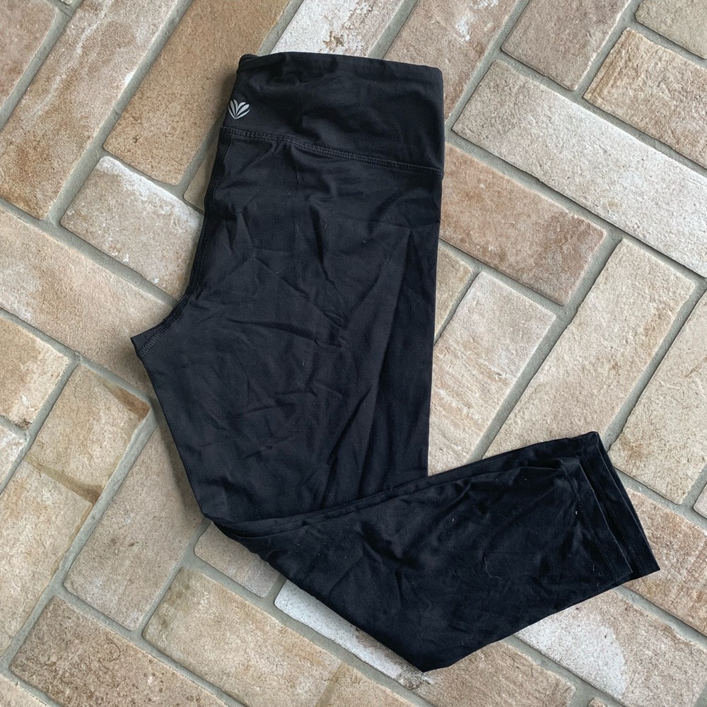 Black forever 21 cropped leggings, never worn!